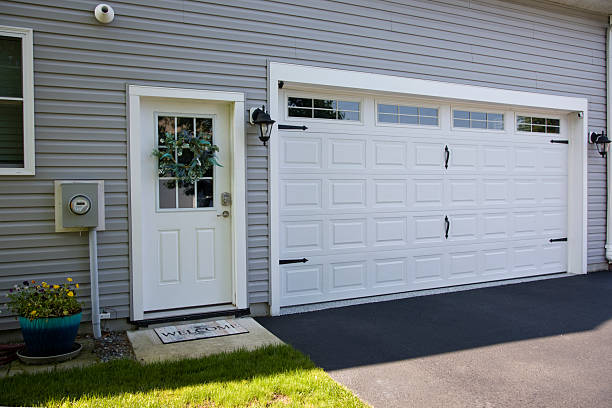 24/7 Emergency Garage Door Panel Replacement experts in Madison Heights, MI